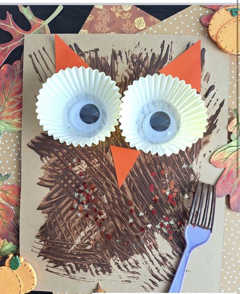 Owl Infant Craft, Owl Gross Motor Activities, Owls Preschool Crafts, Bird Week Activities, Owl Infant Art, Paper Plate Owl Crafts For Preschoolers, Owl Art And Craft, Owl Craft Kindergarten, Owls Crafts For Preschoolers