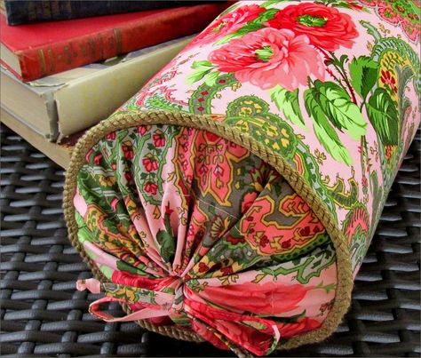 Vintage Style Bolster Pillows Kitchen Crafts Diy, Bolster Pillows, Pillow Inspiration, Tiny Bow, Fabric Pen, Bolster Cushions, Linen Bedroom, Couch Cushions, Bolster Pillow