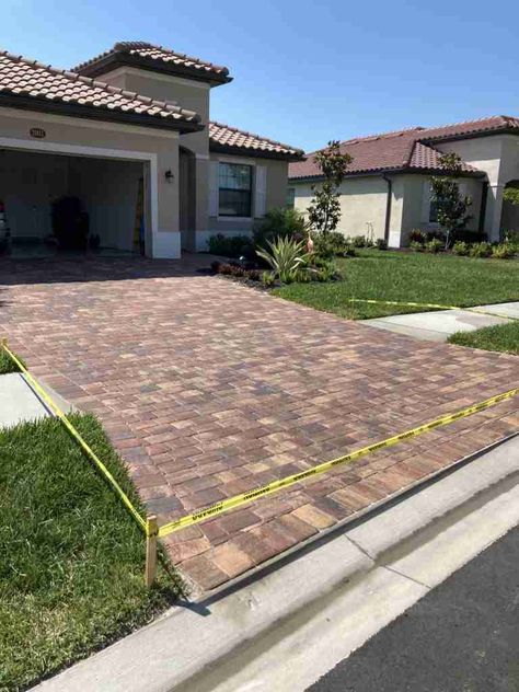 Amazing Driveways, Driveway Pavers Design, Concrete Driveway Pavers, Red Brick Pavers, Pavers Ideas, Diy Paver, Paver Sealer, Brick Paver Driveway, Driveway Pavers