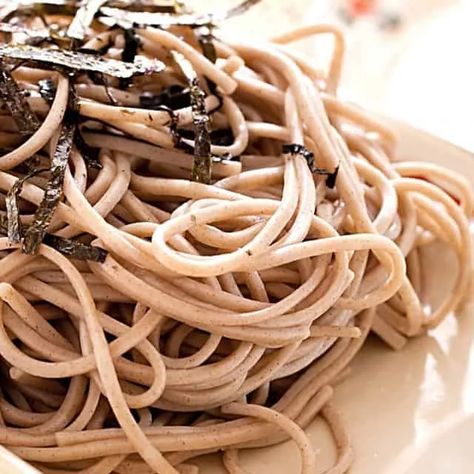 Zaru soba recipe | Simple but exciting dish for a refreshing experience Zaru Soba Recipe, Asian Vegetable Recipes, Hot Weather Food, University Meals, Zaru Soba, Hibachi Noodles, Soba Recipe, Hot Weather Meals, Buckwheat Soba Noodles