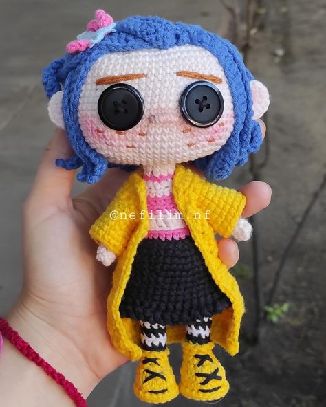 Caroline 💙✨ Caroline Doll, Coraline Movie, Coraline, Crochet Dolls, Crochet Amigurumi, Amigurumi, Dolls, Crochet