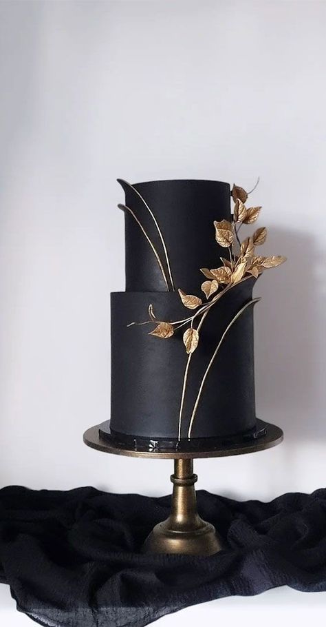 Black And Gold Birthday Cake, Black White Cakes, Black And Gold Cake, Elegant Cake Design, Gold Birthday Cake, Small Wedding Cakes, Black Wedding Cakes, White Cakes, Cake Artist