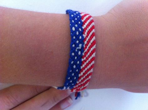 Learn how to make friendship bracelets_____ _____ _____ _____ _____ _____ _____ _____ _____ Photo by Added by katfett Friendship bracelet pattern 4488 #diy #doityourself #howto #instructions #hobby #tutorial #pattern #braceletbook #america #flag #stars Flag Bracelet, Beaded Projects, Loom Projects, Make Friendship Bracelets, Crafting Inspiration, Holiday Beading, Bracelet Macrame, Craft Stuff, Bead Loom