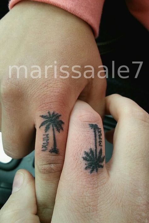 Best Friend Palm Tree Tattoo, Palm Tree Finger Tattoo, Tree Finger Tattoo, Tree Tattoo Finger, Tattoo Palm Tree, Palm Tree Tattoos, Sister Tats, Tree Tattoo Meaning, Tree Tattoos