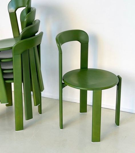 Rey Chair, Vintage Furniture Design, Green Dining Chairs, Furniture Design Chair, Swiss Design, Balcony Furniture, Green Interiors, Green Chair, Furniture Designs