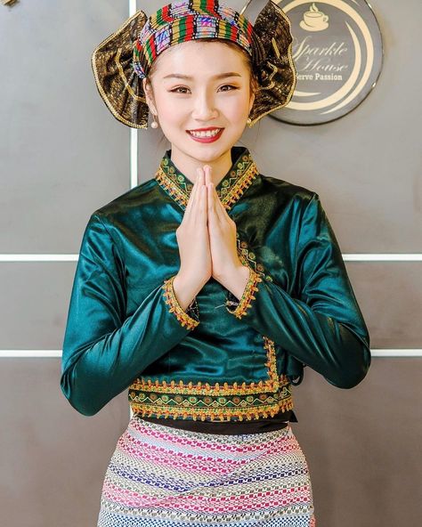 Shan Traditions Dress, Shan Dress, Beauty Land, Myanmar Art, Korean Wedding Photography, Wedding Photo Studio, Couples Drawings, Traditional Dresses Designs, Korean Wedding