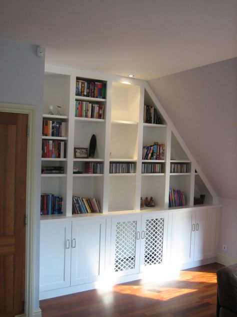 Hand-made bookcase for sloping ceiling Clapham Common - The BookCase Co Diy Storage Stairs, Diy Under Stairs Storage, Diy Understairs Storage, Under Stair Storage Ideas, Stair Storage Ideas, Pottery Barn Bookshelf, Storage Under Stairs, Shelves Under Stairs, Bookcase Stairs