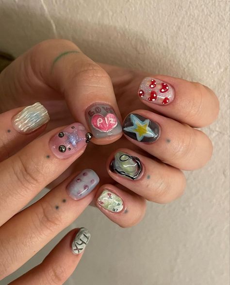 Jelly Nails Designs Short, Japanese Short Nail Art, Abstract Short Nail Art, Gyaru Short Nails, Japanese Hard Gel Nails, Y2k Nails Gel, Japanese Nails Short, Short Japanese Nails, Omakase Nails