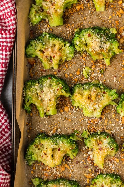 Super tender bite-sized pieces of broccoli topped with parmesan cheese and lots of seasoning makes this easy smashed broccoli recipe a keeper! Italian Broccoli Recipes, Brocolini Recipes, Smashed Broccoli, Parmesan Roasted Broccoli, Broccoli Cheddar Chicken, Parmesan Broccoli, Mexican Chicken Casserole, Delicious Sides, Cheddar Chicken