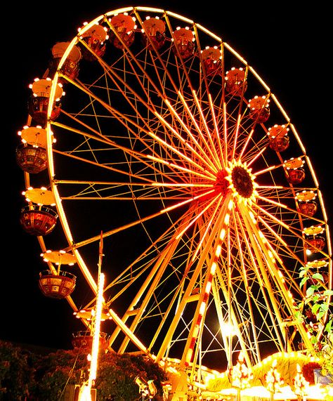 Spinning Ferris Wheel - Fellbach, Germany by Batikart, via Flickr Ferris Wheels, Amusement Park Rides, Carnival Rides, Parc D'attraction, Fun Fair, Big Wheel, Vintage Circus, Merry Go Round, Orange Crush