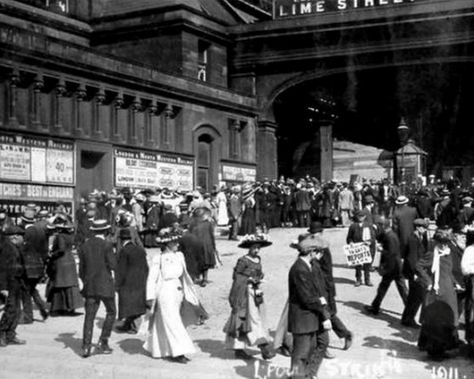 Victorian Liverpool Now and Then Photographs. Compare old and new Liverpool City Centre, Then And Now Photos, Liverpool History, Liverpool Home, Liverpool City, Victorian Photos, Liverpool Street, New Brighton, Vintage London