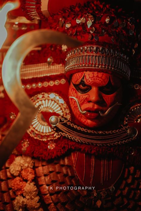 Theyyam Wallpaper, Theyyam Tattoo, Muthappan Wallpaper Hd, Theyyam Photography, Kerala Art, Hindu Tattoos, Airport Travel Outfits, Photo Graphy, Mural Paintings