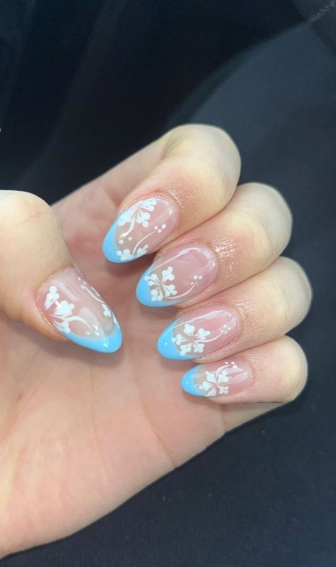 #bluenails #hawaiiannails #hibiscusnails Light Blue Hibiscus Nails, Hibiscus Nail Art Hawaii, Blue Hawaiian Flower Nails, Blue Hibiscus Flower Nails, Short Hawaii Nails, Blue Hawaiian Nails, Plumeria Nails, Blue Hibiscus Nails, Summer Acrylic Nails Almond