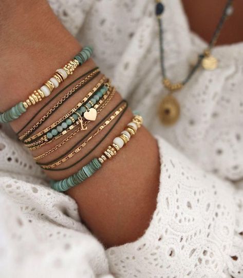 Boho beaded bracelets idea #jewelry #bracelets #beads #boho #layering #ins #2023 #trendy #ooakme Bracelets With Beads, Diy Bracelet Designs, Beads Bracelet Design, Jewelry Accessories Ideas, Bracelets And Necklaces, Summer Bracelets, Homemade Jewelry, Jewelry Lookbook, Beaded Bracelets Diy