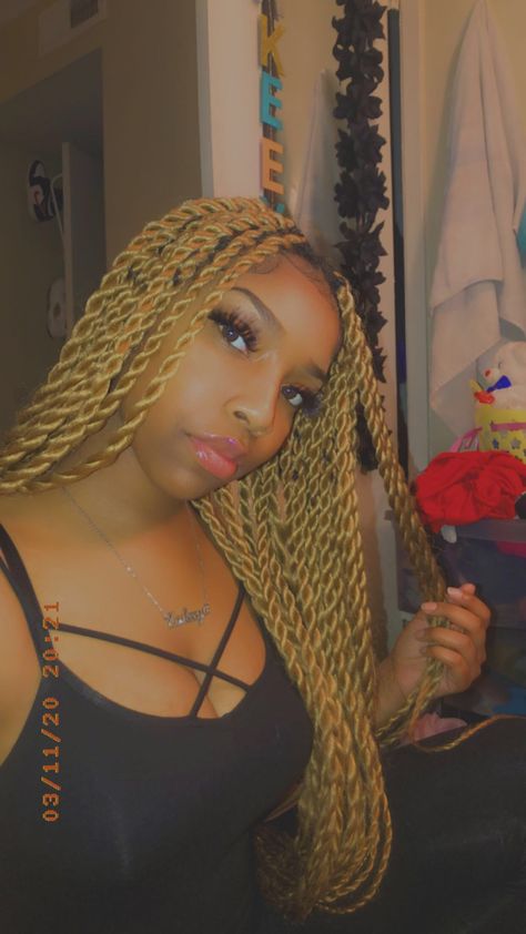 Blond Senegalese Twist, Blonde Rope Twist, Blonde Senegalese Twist, Box Braid Styles, Senegalese Twist Styles, Havana Twists, Braids Long, Flat Twist Updo, Twist Updo