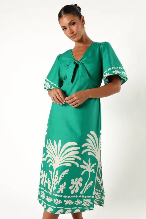 Concert Outfit Summer, Short Loungewear, Resort Dresses, Exclusive Clothing, Floral Dresses Long, Strapless Tops, Dresses By Length, Green Midi Dress, Long Sleeve Floral Dress