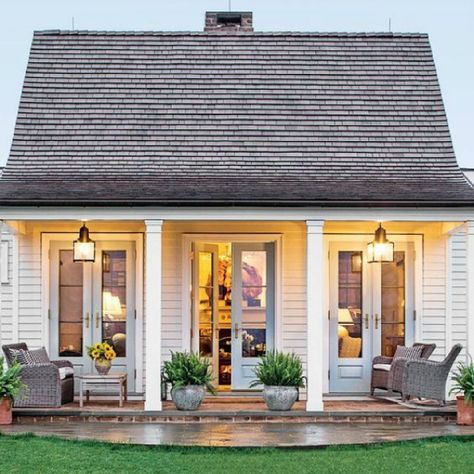 Small white cottage with three sets of French doors and wide country porch - Lucy Williams Interiors. Farm Homes, Southern Farmhouse, Small Cottages, Farmhouse Entryway, Apt Ideas, Front Porches, Small Cottage, Small Homes, Cottage House Plans