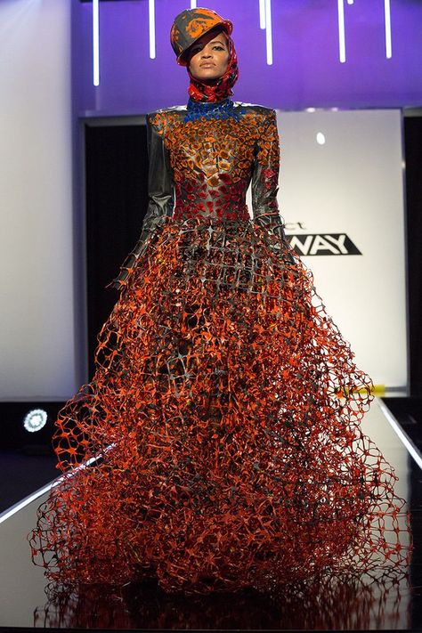 Project Runway's Ayana Ife's gorgeous unconventional materials dress. Project Runway Dresses, Unconventional Fashion, Nina Garcia, Avant Garde Dresses, Tim Gunn, Project Runway, Recycled Fashion, Fashion Materials, Dreamy Dress