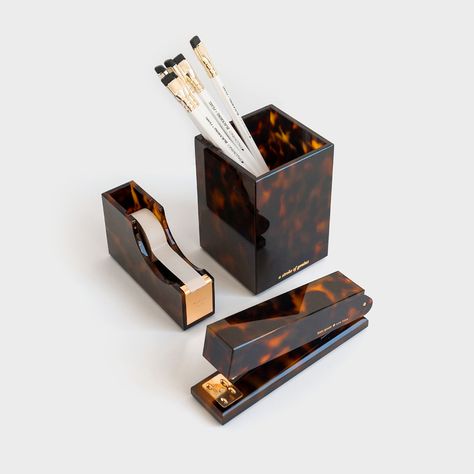 The Kate Spade tortoiseshell acrylic accessories add a hint of speckled browns and black for that wow factor. Whether you dress up your desk with the whole collection or just one piece, it's sure to bring a luxe twist to even the most mundane of tasks. Sticky Notes Holder, Gold Office Desk, Gold Office Supplies, Office Desk Set, Pretty Stationery, Pen Pencil Holder, Gold Office, Gold Desk, Desk Organizer Set