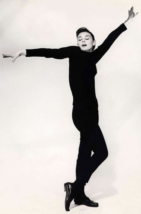 Audrey Hepburn Funny Face, Audrey Hepburn Outfit, Audrey Hepburn Quotes, Lauren Hutton, Audrey Hepburn Style, Hepburn Style, Richard Avedon, Face Photography, Jive