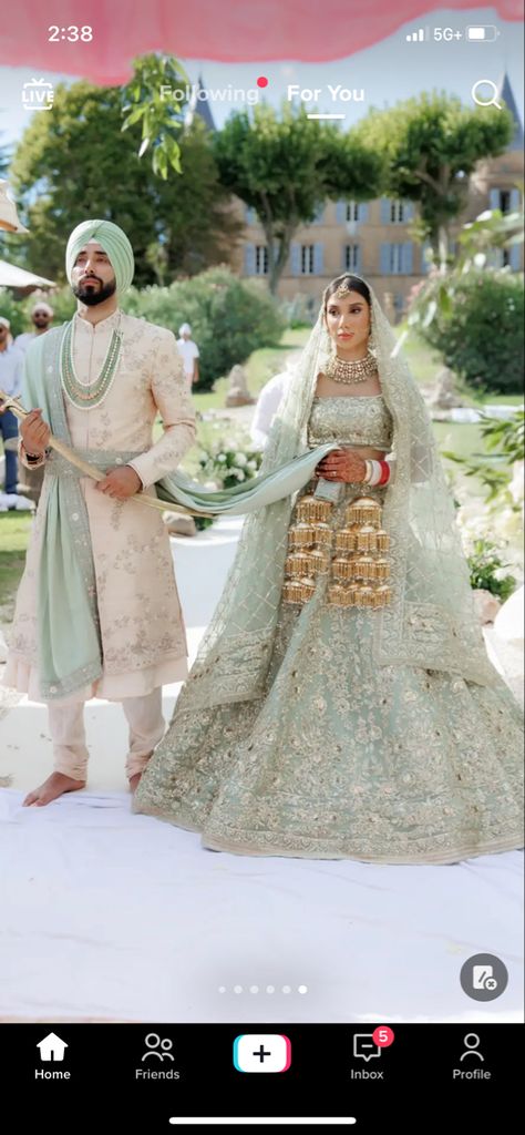 Bride And Groom Indian Wedding Outfit, Sikh Wedding Dress, Sikh Wedding Photography, Bride Reception Dresses, Sikh Bride, Anand Karaj, Wedding Outfits For Groom, Indian Groom Wear, Bride And Groom Outfits