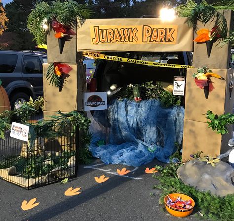 Jurassic Park Trunk or Treat Jurassic Park Trunk Or Treat, Park Party Decorations, Fête Jurassic Park, Trunker Treat Ideas, Festa Jurassic Park, Jurassic Park Birthday Party, Jurassic Park Party, Jurassic Park Birthday, Birthday Party At Park