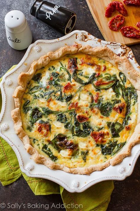 Quiche Cheese, Veggie Quiche Recipes, Quiche Spinach, Sully Cake, Goat Cheese Quiche, Cheese Quiche Recipe, Tomato Quiche, Veggie Quiche, Spinach Tomato