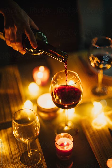 Photo of nice joyful people drinking wine and having Christmas dinner Wine Asethic, Donuts Photography, Wine Romantic, Romantic Wine, Pouring Wine, Dinner Candle, Wine Photography, Photo Food, Premium Wine