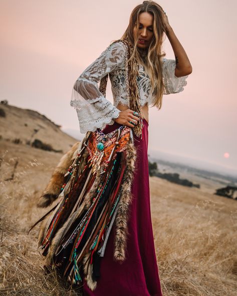 #bohochic #tribal #western #festivalbag #festivalfashion #coachella #bohobag #bohemian #fringe Bohemian Aesthetic Fashion, Bohemian Aesthetic Outfit, Boho Aesthetic Outfit, What Is Boho, Nomad Aesthetic, Boho Chic Boutique, Outfits For 2023, Fall Fashion Skirts, Bohemian Aesthetic