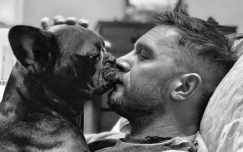 Tom Hardy and Dogs Are a Match Made in Doggy Heaven Tom Hardy Dog, Tom Hardy Photos, Hardy Boys, Thomas Hardy, Al Capone, Man And Dog, Tom Hardy, Famous People, Fur Babies