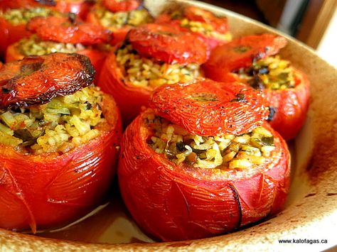 Stuffed Tomatoes With Rice & Herbs - Kalofagas - Greek Food & Beyond Stuffed Tomatoes With Rice, Romanian Cuisine, Greek Dinners, Stuffed Tomatoes, Tomato Rice, Greek Cooking, Greek Dishes, Greek Food, Greek Recipes