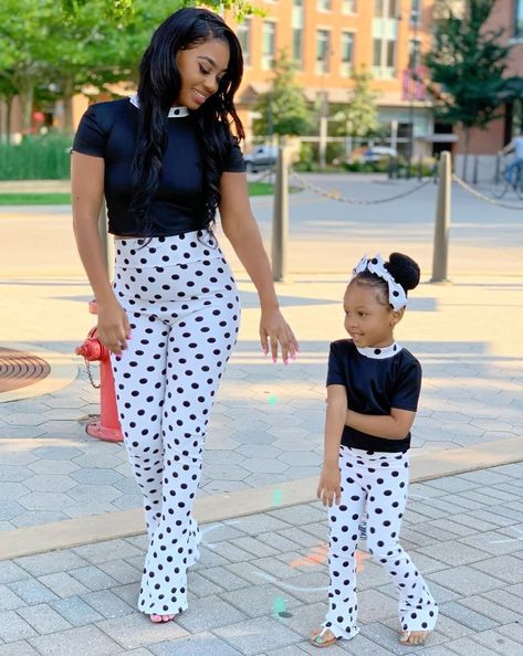 Mother daughter slay Black Mom And Daughter, Mum And Daughter Matching, Mommy Daughter Photography, Matching Mommy Daughter, Mommy Daughter Photoshoot, Easy Diy Fashion, Mum And Daughter, Outfits Mom, Mom Daughter Outfits