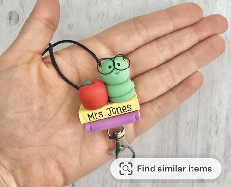 Clay Teacher Gifts, Teacher Polymer Clay, Lanyard Ideas, Cricut Teacher, Diy Lanyard, Wallet Tutorial, Teachers Day Gifts, Teacher Lanyard, Birthday Gifts For Teens