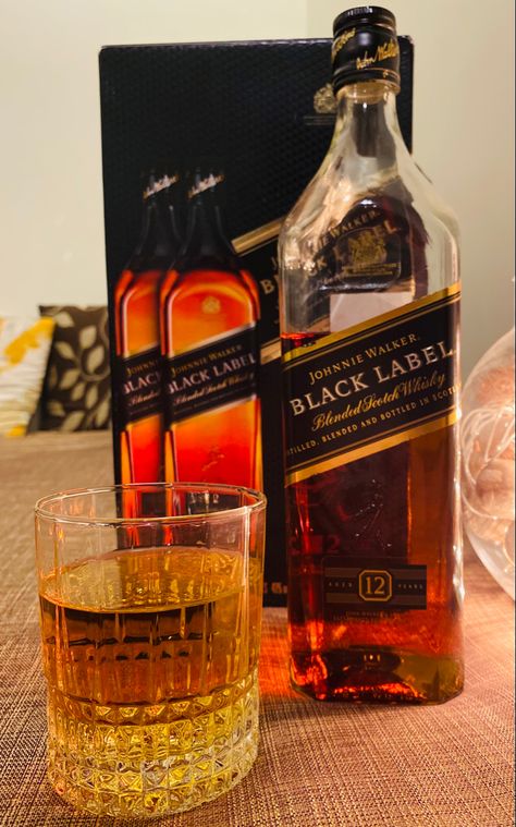 Johnnie Walker Black Label, Whisky Drinks, Alcohol Party, Blended Scotch Whisky, Healthy Lifestyle Food, Johnnie Walker, Scotch Whisky, New Quotes, Black Label