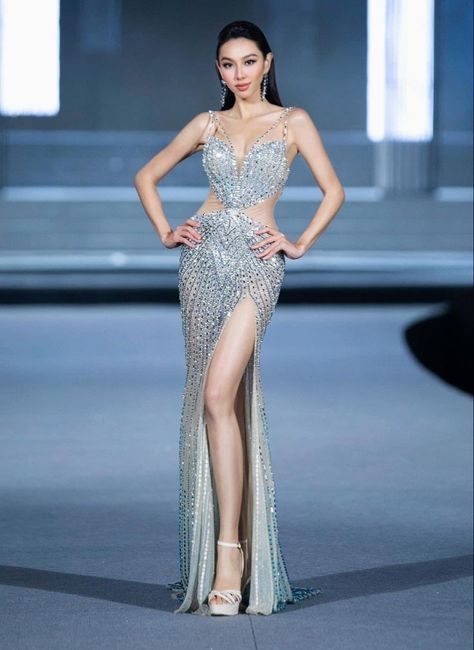 Vietnam Beauty, Evening Dress Outfit, Beauty Pageant Dresses, Runway Gowns, Gala Dress, Prom Girl Dresses, Fashion Events, Fashion Illustration Dresses, Designer Outfits