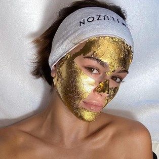 Best Sheet Masks, Julia Louis Dreyfus, Gold Mask, Face Sheet Mask, Goldie Hawn, Vogue Beauty, Kaia Gerber, Glowing Complexion, Lip Mask