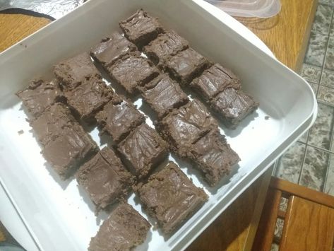 How to Make, Package, and Sell Brownies for a Bake Sale - Delishably Bake Sale Brownies, Brownie Packaging, Bake Sale Packaging, How To Make Brownies, Homemade Brownies, No Bake Brownies, Decadent Cakes, Best Brownies, Hot Chocolate Mix