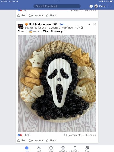 Halloween Movie Night, Spooky Food, Halloween Fest, Halloween Food Treats, Halloween Appetizers, Cheese Platter, Halloween Dinner, Halloween Snacks, Theme Halloween