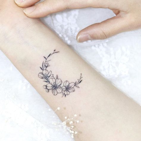 Crescent Moon Tattoos, Moon Tattoo Wrist, Simple Wrist Tattoos, Small Moon Tattoos, Moon Tattoos, Crescent Moon Tattoo, Shape Tattoo, Moon Tattoo Designs, Flower Moon