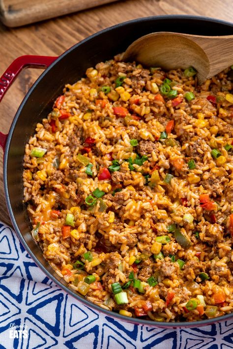 One Pot Taco Beef Rice Skillet - delicious spicy cheesy taco beef, all cooked in one pan with rice and vegetables and on the table in 30 minutes for a perfect family meal. Gluten-free, vegetarian, slimming world and weight watchers friendly One Pot Taco Rice, Recipe With Taco Seasoning, Taco Rice Recipe, One Pot Rice Meals, Taco Beef, Minced Beef Recipes, Rice And Vegetables, Ground Beef Rice, Taco Rice