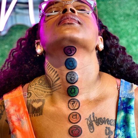 Ankh Tattoo, Green Tattoos, Chakra Tattoo, Throat Tattoo, Tattoos For Black Skin, New Followers, Dark Skin Women, 7 Chakras, Word Tattoos