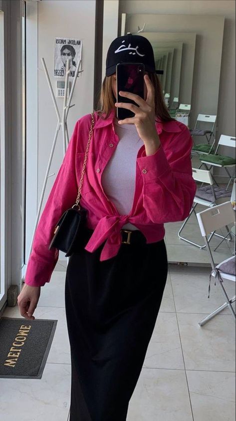 Magenta Shirt Outfit Women, Fuschia Shirt Outfit, Stylish Jeans Outfit, Pink Shirt Outfit, Mode Zara, Casual College Outfits, Causual Outfits, Pakistani Dress Design, Casual Chic Outfit