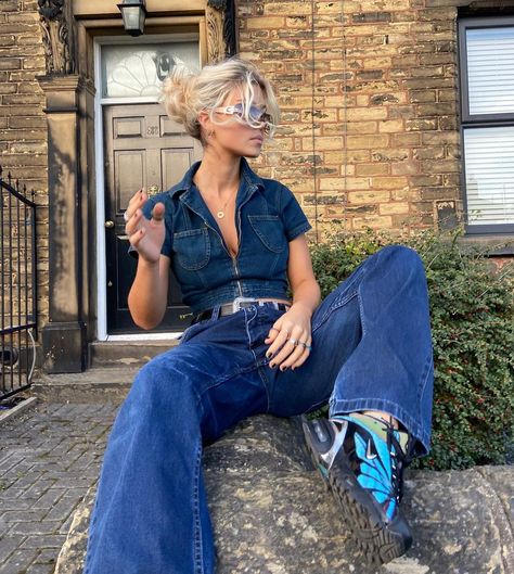 E V E K E L L Y on Instagram: “More denim …” Bell Bottom Jeans, Fashion Killa, Mom Jeans, Fashion Inspo, Outfit Inspo, Instagram Photo, Pants, Hair, Clothes