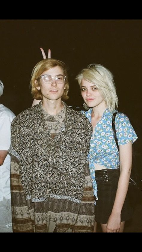 sky ferreira and zachary cole smith Zachary Cole Smith, Sky Ferreira, Just My Luck, Midwest Emo, Soft Grunge Aesthetic, Rolled Up Jeans, Human Poses Reference, Post Punk, Grunge Hair