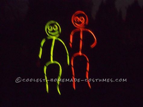 Awesome Glow in the Dark Stick Men and Women Group Costume (Took Less Than an Hour!) Dark Costumes, Team Costumes, Stick Man, Homemade Costumes, Group Costumes, Glow Sticks, Clever Ideas, Stick Figures, After Hours