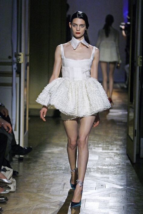 Miu Miu Dress, High Fashion Runway, Garden Chic, Fashion Walk, Scottish Fashion, Middle Age Fashion, Model Inspo, Fashion Project, Runway Collection