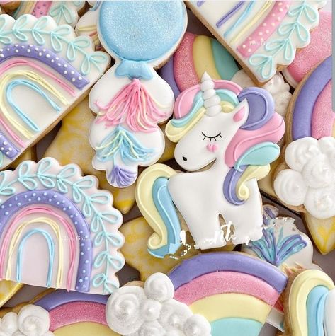 Unicorn Cookies Decorated, Unicorn Birthday Cookies, Unicorn Sugar Cookies, Cookie Glaze, Unicorn Desserts, Minnie Mouse Birthday Decorations, Unicorn Birthday Party Decorations, Sugar Cookie Royal Icing