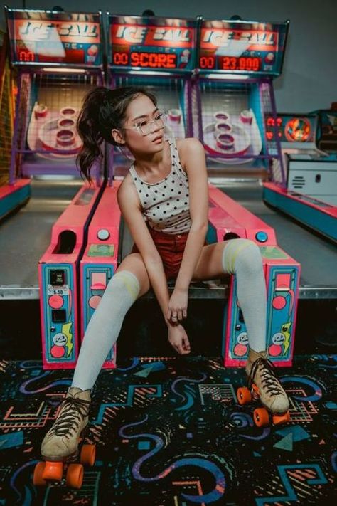 Retro Arcade Photoshoot, Rebirth Photoshoot, Arcade Shoot, Arcade Ideas, Arcade Photoshoot, Tumblr Inspiration, Retro Photoshoot, Foto Portrait, Roller Girl