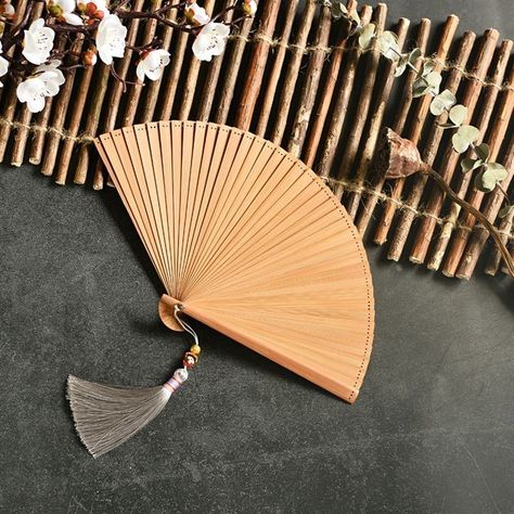 Japanese Hand Fan, Japanese Folding Fan, Thai Decor, Bamboo Fan, Fan Japanese, Chinese Fan, Bamboo Structure, Antique Fans, Wholesale Hair Accessories