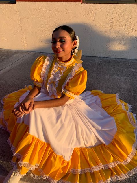 Folklorico Aesthetic, Mexican Dance Dress, Folklorico Dress, Traditional Spanish Dress, Spanish Aesthetic, Folklorico Dresses, Latin Fashion, Ballet Folklorico, Spanish Dress